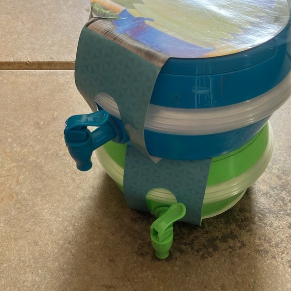 Collapsing 2 Gallon Water Dispenser (set of 2) - Picture 4 of 5